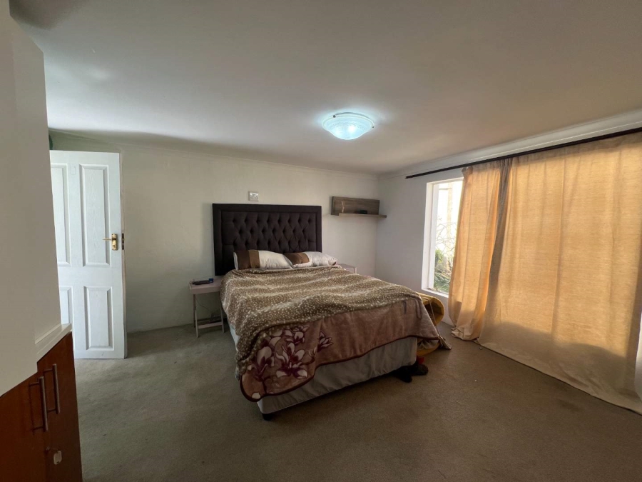 To Let 3 Bedroom Property for Rent in Fontainebleau Gauteng