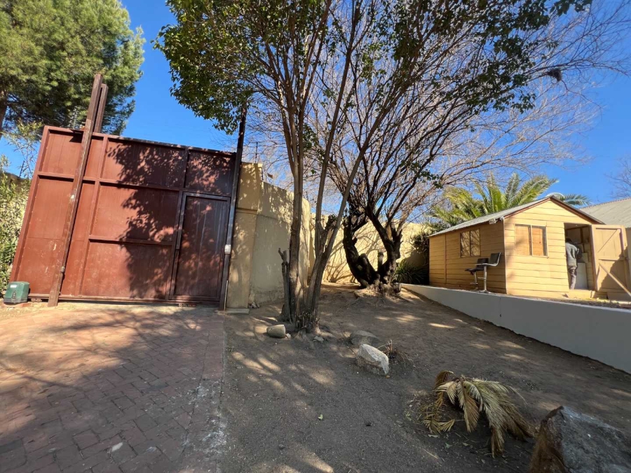 To Let 3 Bedroom Property for Rent in Fontainebleau Gauteng