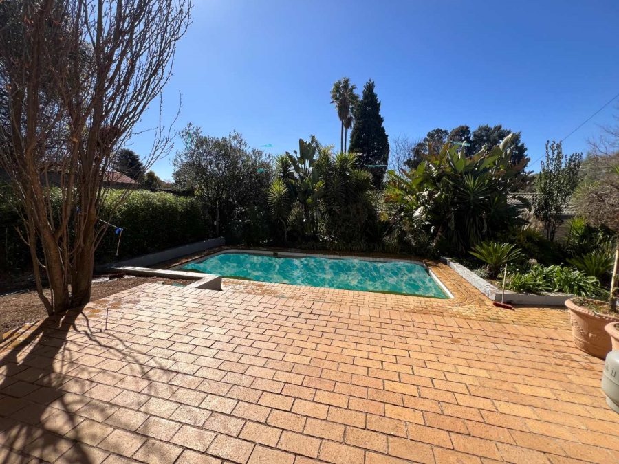 To Let 3 Bedroom Property for Rent in Fontainebleau Gauteng