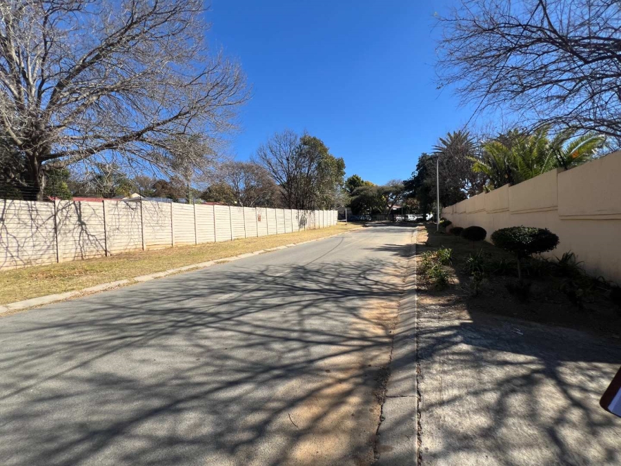 To Let 3 Bedroom Property for Rent in Fontainebleau Gauteng