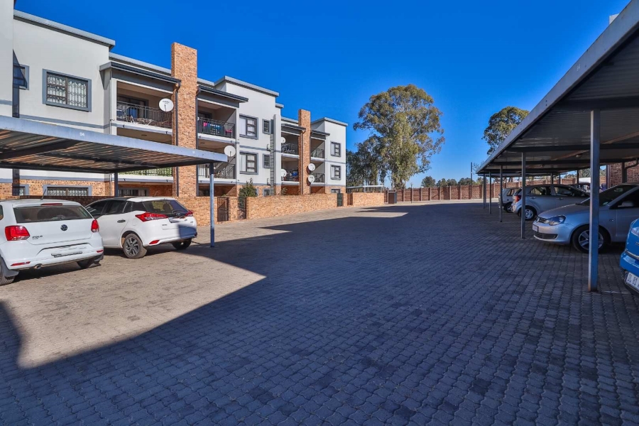 2 Bedroom Property for Sale in Fairlead Gauteng