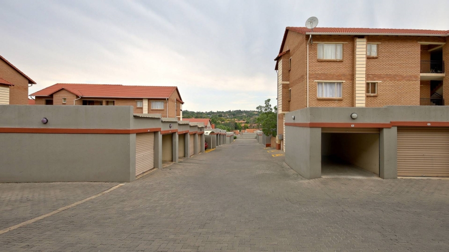 To Let 2 Bedroom Property for Rent in Northwold Gauteng