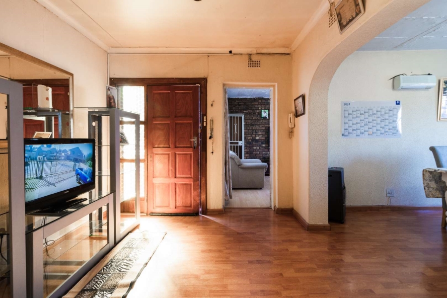 7 Bedroom Property for Sale in Bakerton Gauteng