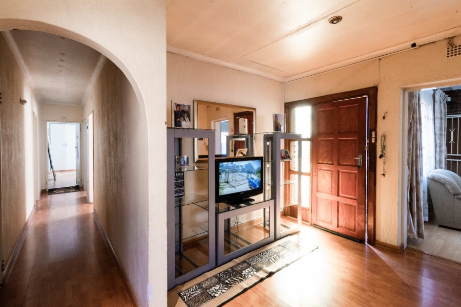 7 Bedroom Property for Sale in Bakerton Gauteng