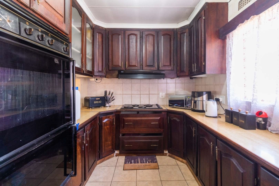 7 Bedroom Property for Sale in Bakerton Gauteng