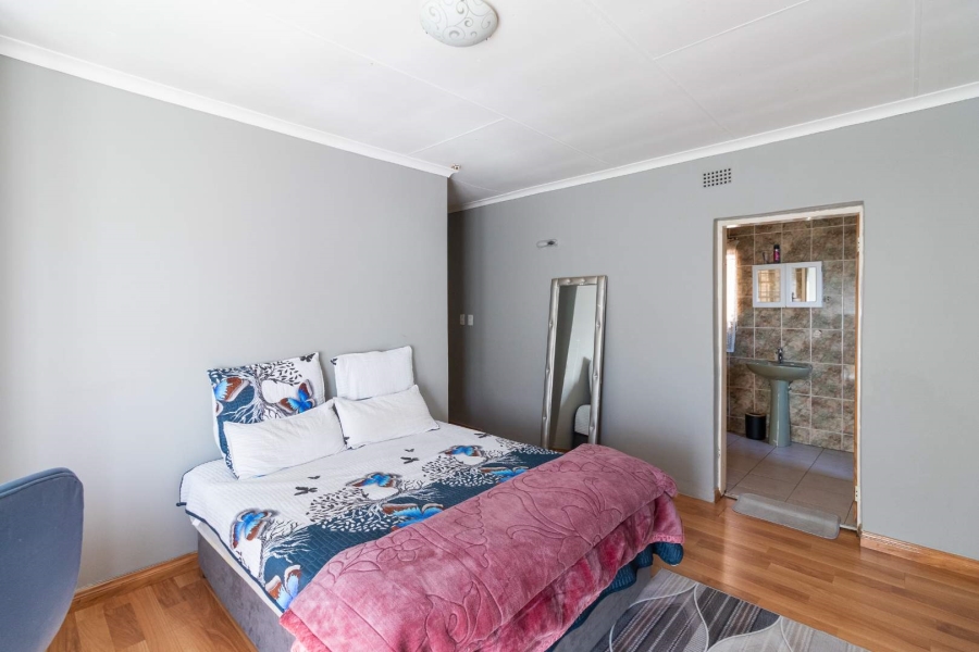7 Bedroom Property for Sale in Bakerton Gauteng