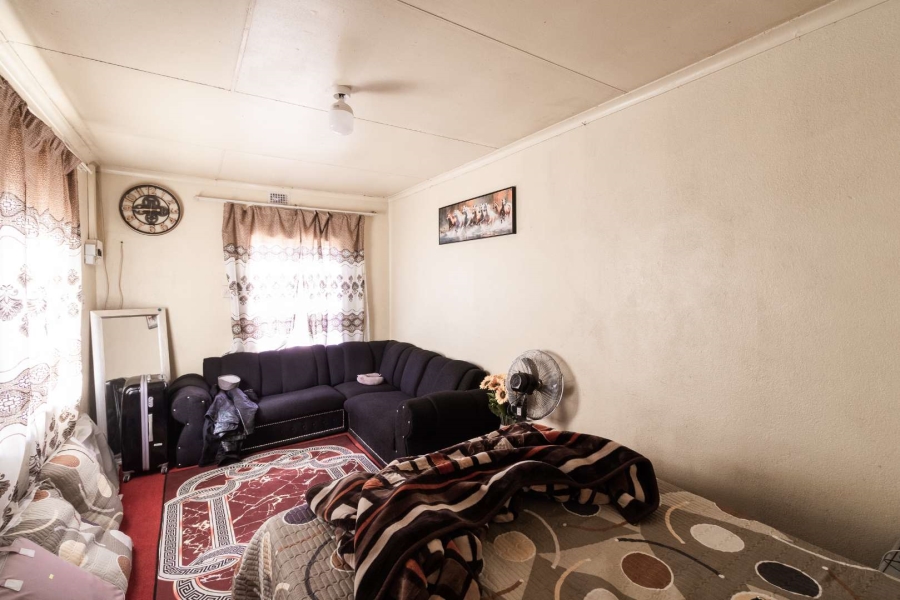 7 Bedroom Property for Sale in Bakerton Gauteng