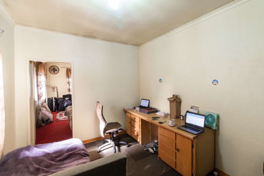 7 Bedroom Property for Sale in Bakerton Gauteng