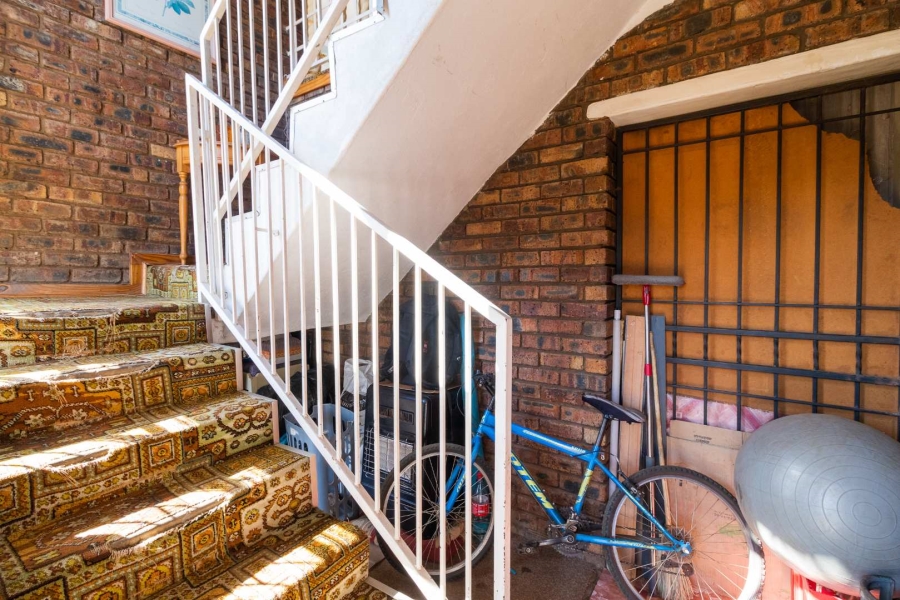 7 Bedroom Property for Sale in Bakerton Gauteng