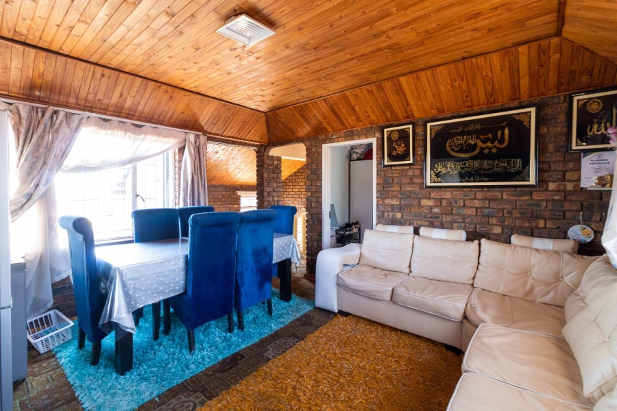 7 Bedroom Property for Sale in Bakerton Gauteng