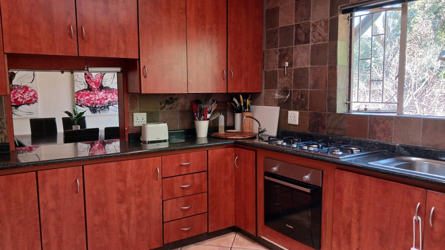 4 Bedroom Property for Sale in Hurlingham Manor Gauteng