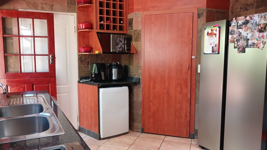 4 Bedroom Property for Sale in Hurlingham Manor Gauteng