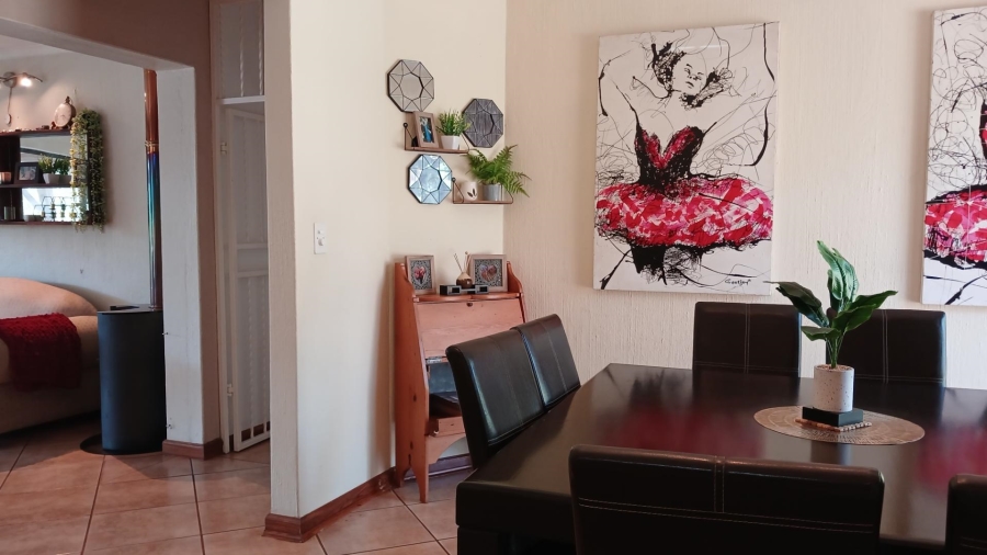 4 Bedroom Property for Sale in Hurlingham Manor Gauteng