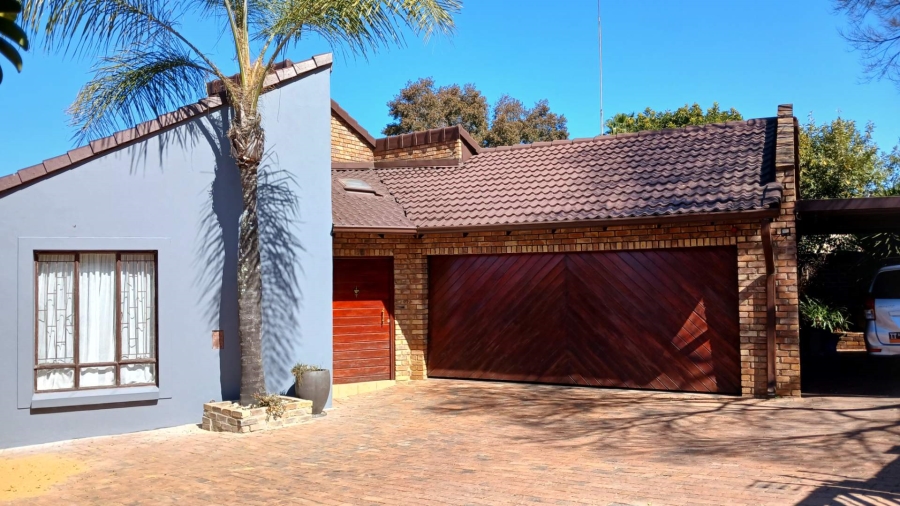 4 Bedroom Property for Sale in Hurlingham Manor Gauteng