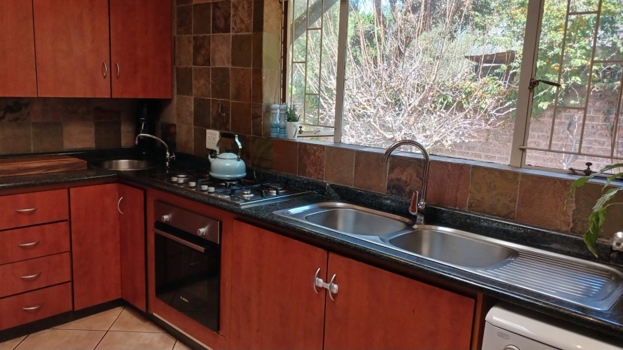 4 Bedroom Property for Sale in Hurlingham Manor Gauteng