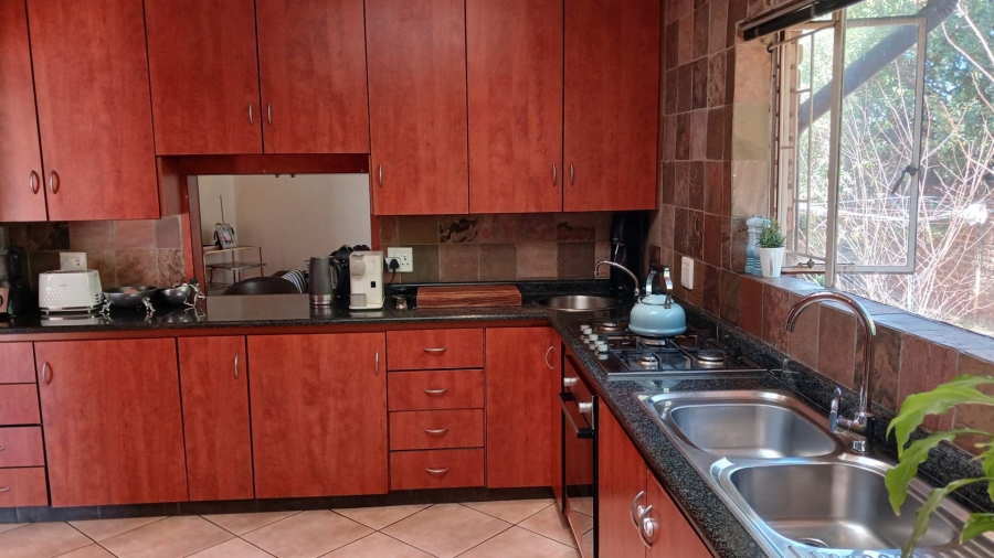 4 Bedroom Property for Sale in Hurlingham Manor Gauteng