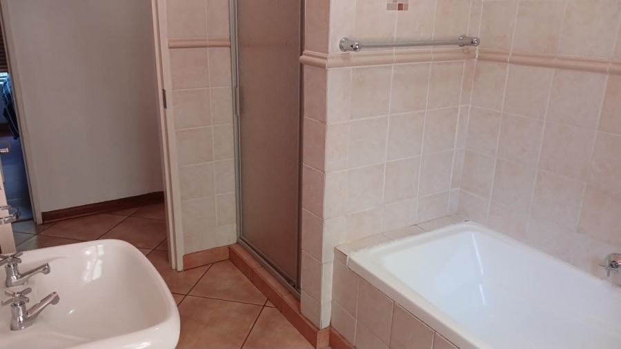 4 Bedroom Property for Sale in Hurlingham Manor Gauteng