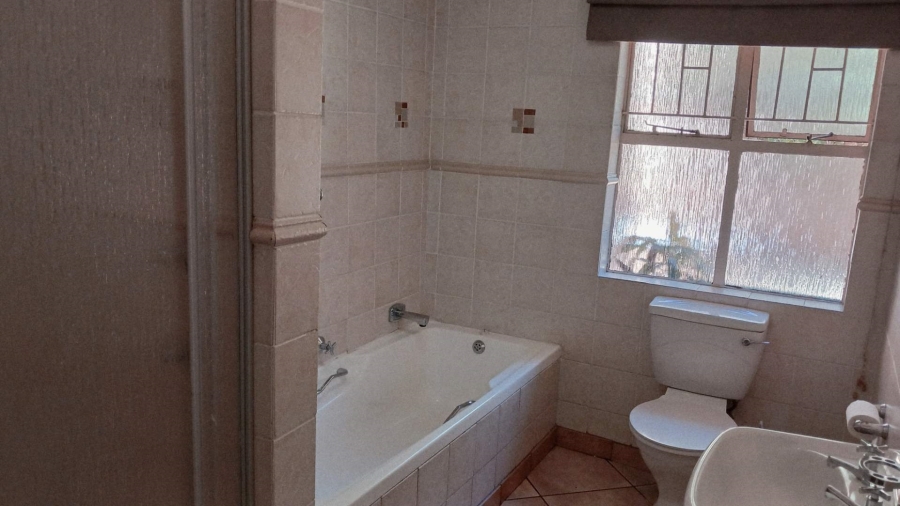 4 Bedroom Property for Sale in Hurlingham Manor Gauteng