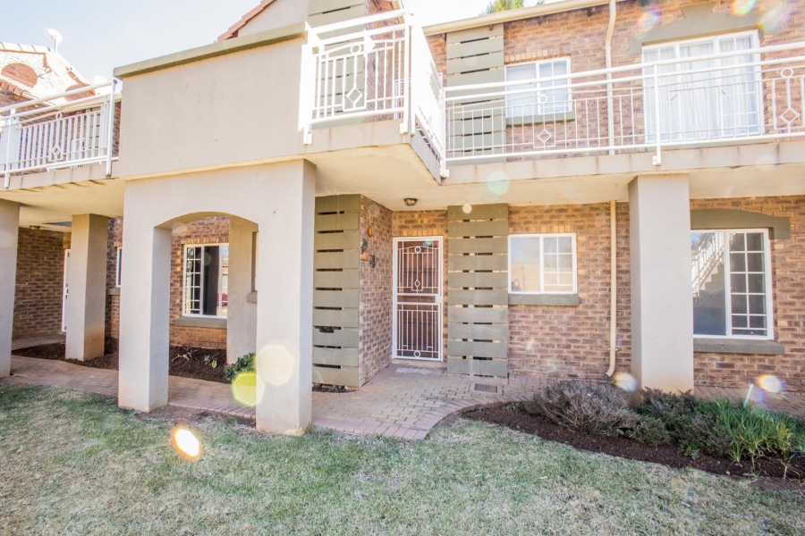 To Let 2 Bedroom Property for Rent in Equestria Gauteng
