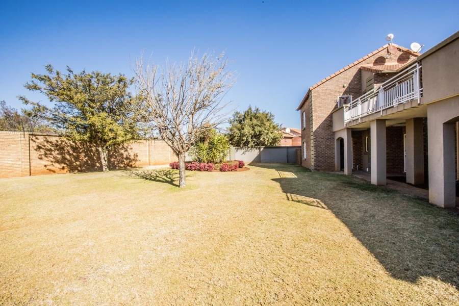 To Let 2 Bedroom Property for Rent in Equestria Gauteng