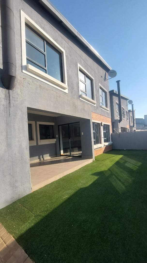 To Let 4 Bedroom Property for Rent in Montana Gauteng