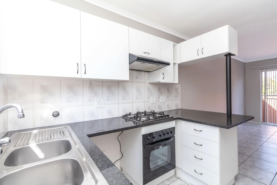 To Let 2 Bedroom Property for Rent in Honeydew Ridge Gauteng