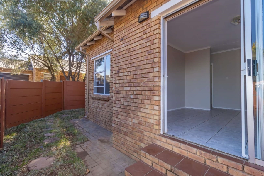 To Let 2 Bedroom Property for Rent in Honeydew Ridge Gauteng