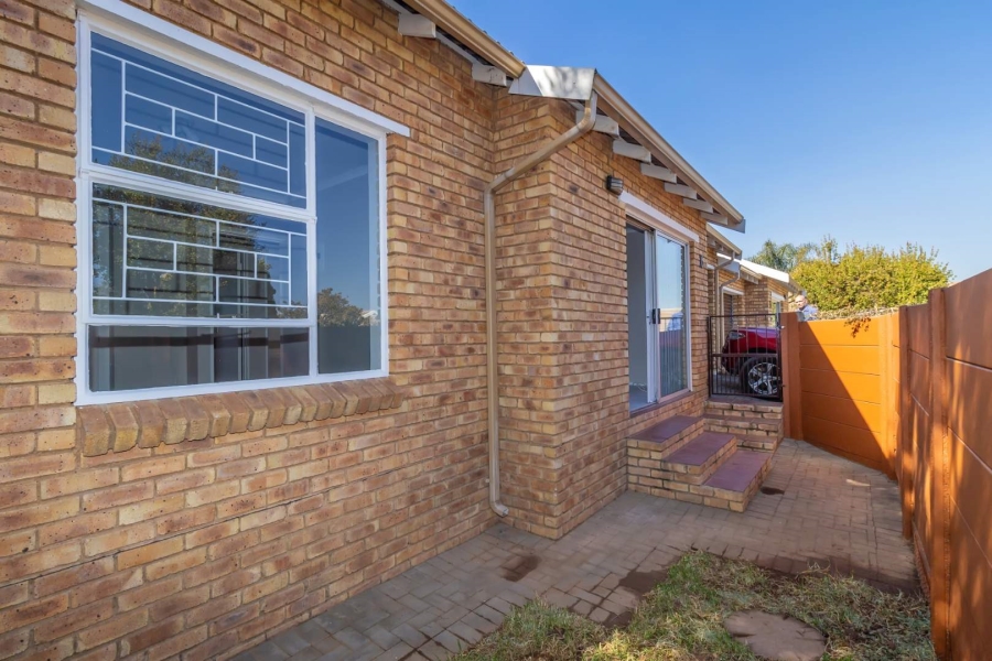 To Let 2 Bedroom Property for Rent in Honeydew Ridge Gauteng