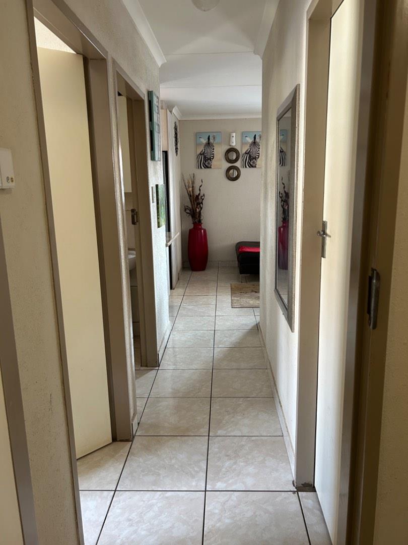 3 Bedroom Property for Sale in Rosslyn Gauteng