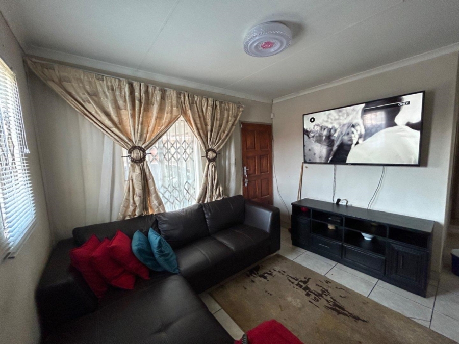 3 Bedroom Property for Sale in Rosslyn Gauteng