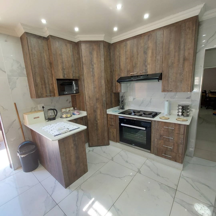 5 Bedroom Property for Sale in Towerby Gauteng