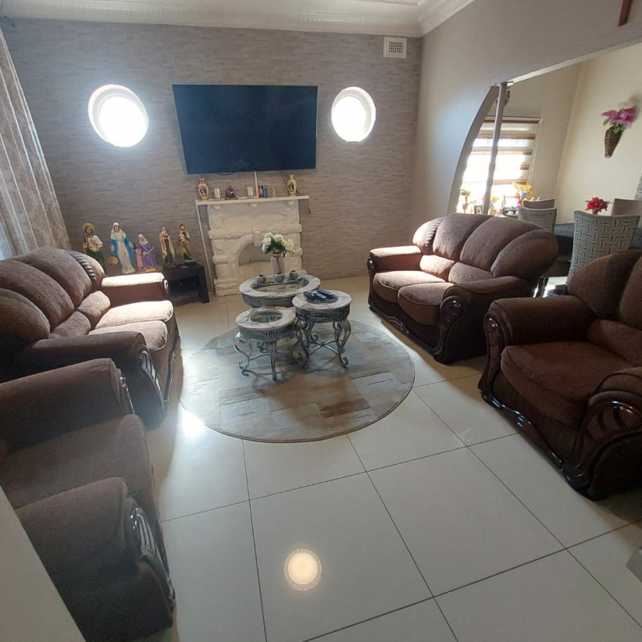 5 Bedroom Property for Sale in Towerby Gauteng