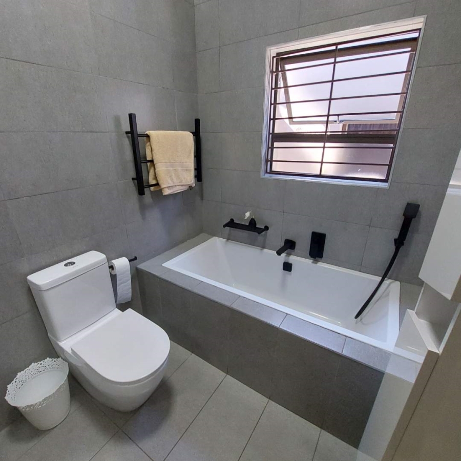 5 Bedroom Property for Sale in Towerby Gauteng