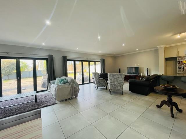 To Let 4 Bedroom Property for Rent in Midstream Ridge Gauteng