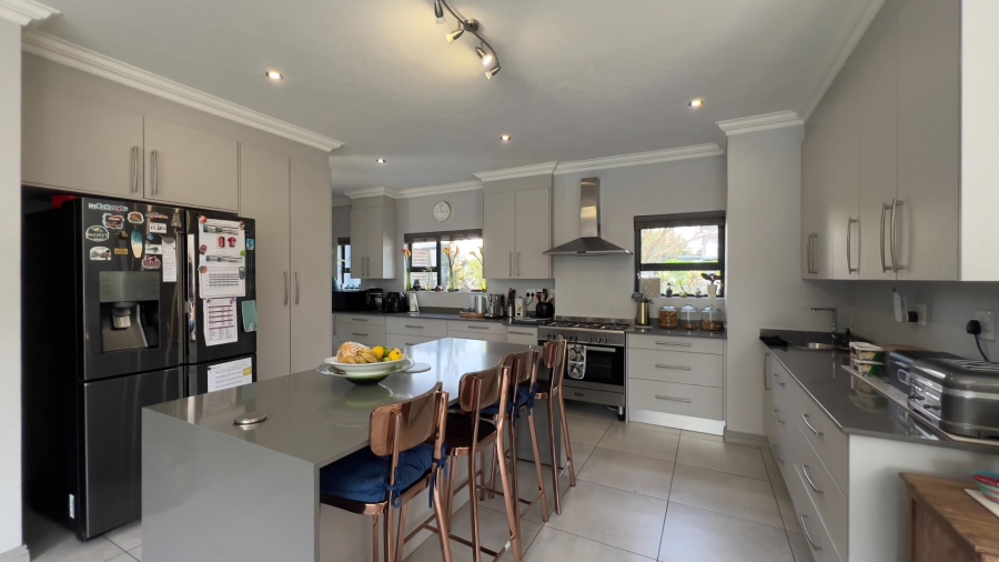 To Let 4 Bedroom Property for Rent in Midstream Ridge Gauteng