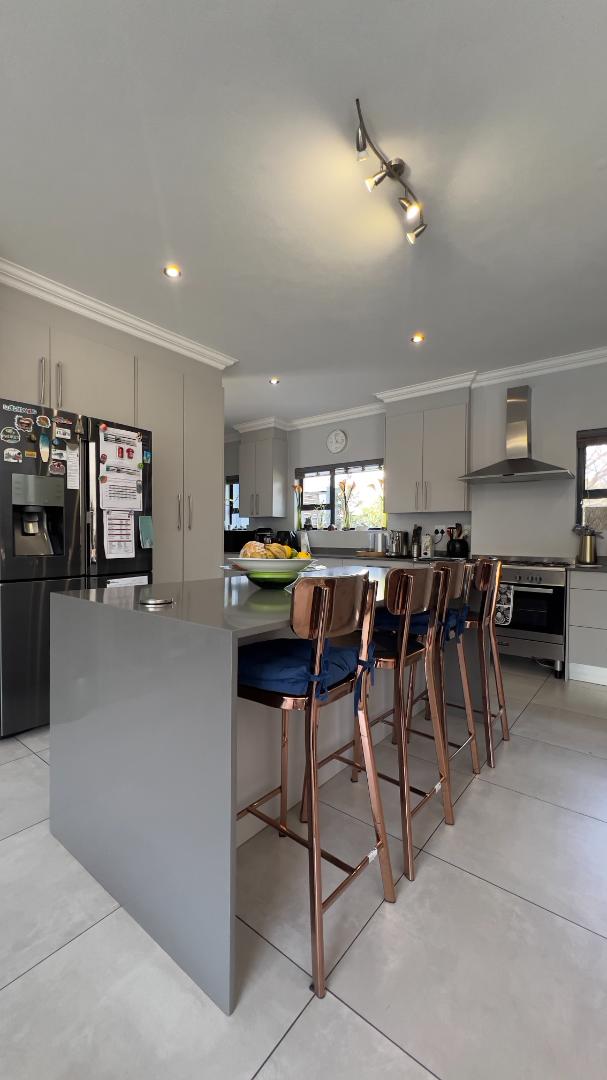 To Let 4 Bedroom Property for Rent in Midstream Ridge Gauteng