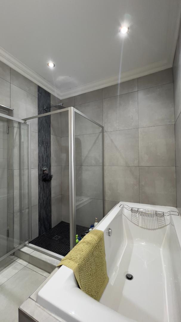 To Let 4 Bedroom Property for Rent in Midstream Ridge Gauteng