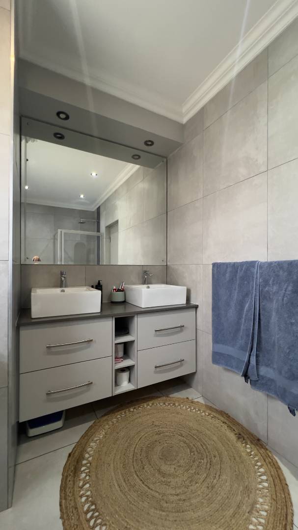 To Let 4 Bedroom Property for Rent in Midstream Ridge Gauteng