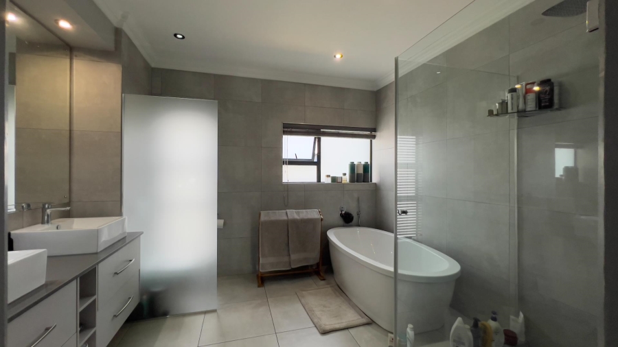 To Let 4 Bedroom Property for Rent in Midstream Ridge Gauteng