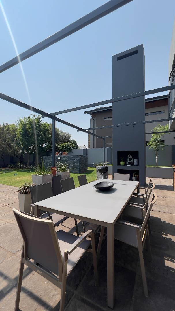 To Let 4 Bedroom Property for Rent in Midstream Ridge Gauteng