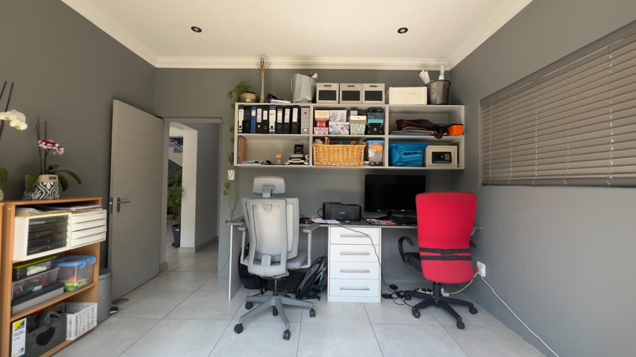 To Let 4 Bedroom Property for Rent in Midstream Ridge Gauteng