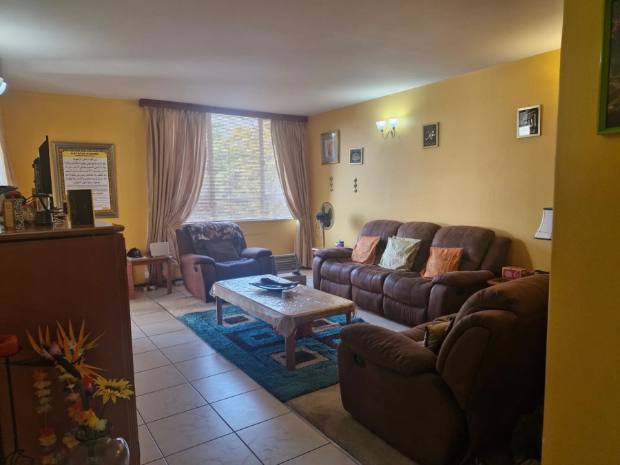 2 Bedroom Property for Sale in Benmore Gauteng