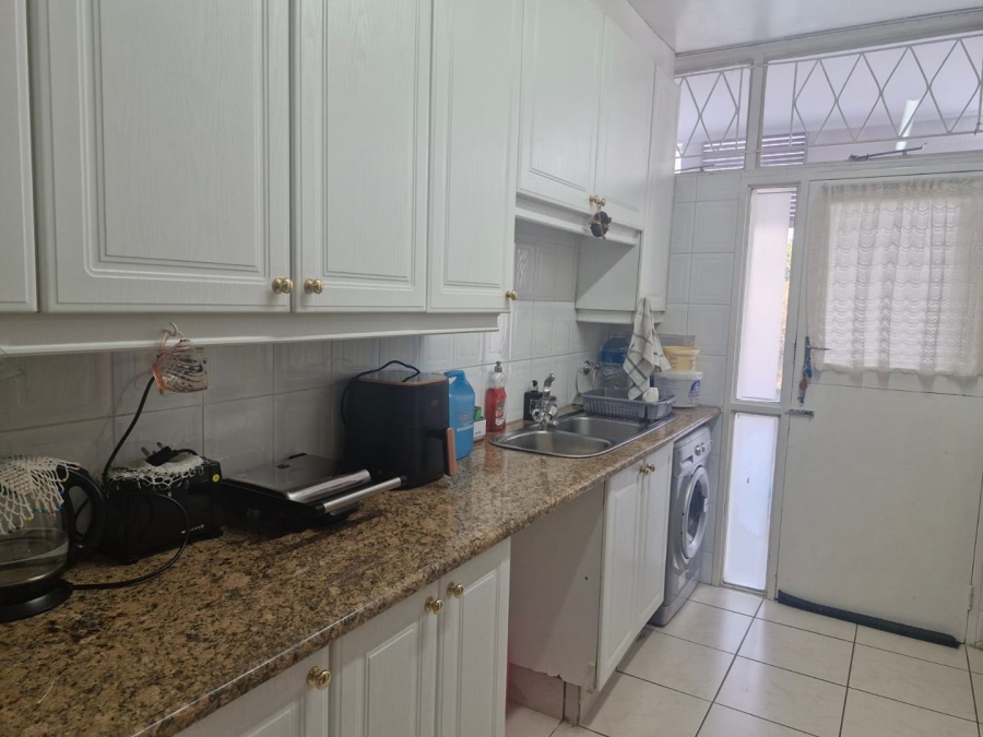 2 Bedroom Property for Sale in Benmore Gauteng