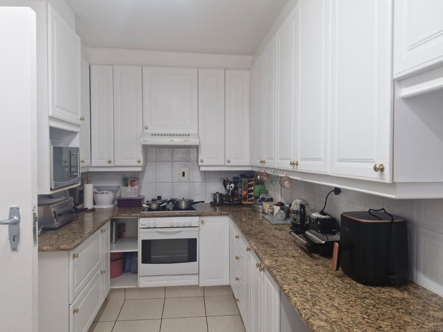 2 Bedroom Property for Sale in Benmore Gauteng