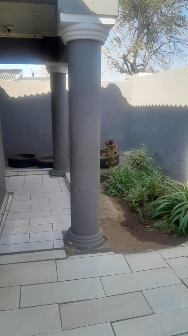 5 Bedroom Property for Sale in Molapo Gauteng