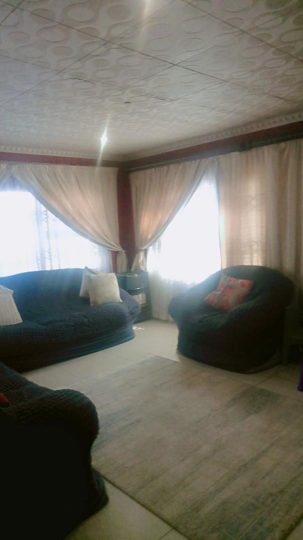 5 Bedroom Property for Sale in Molapo Gauteng