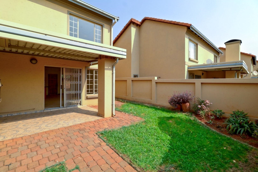 To Let 2 Bedroom Property for Rent in Equestria Gauteng