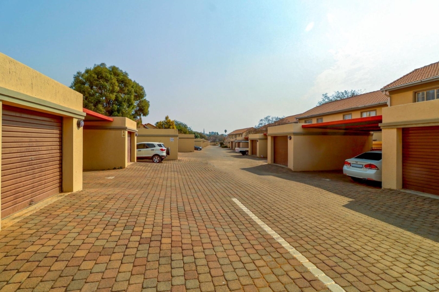 To Let 2 Bedroom Property for Rent in Equestria Gauteng