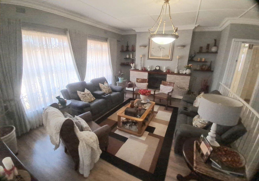 3 Bedroom Property for Sale in Linmeyer Gauteng