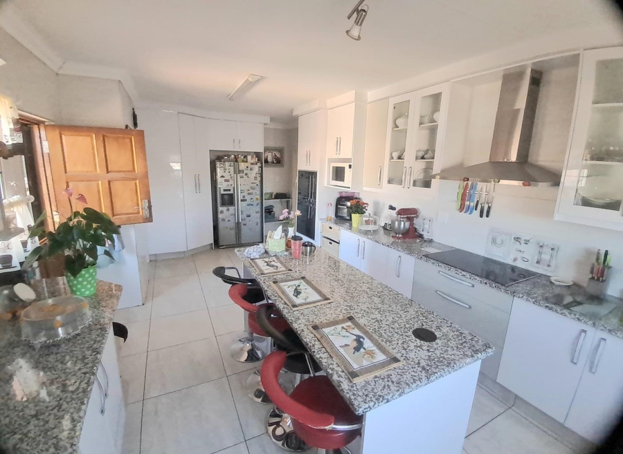 3 Bedroom Property for Sale in Linmeyer Gauteng